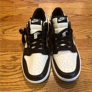 New Women’s size 8.5 Nike Panda Dunks